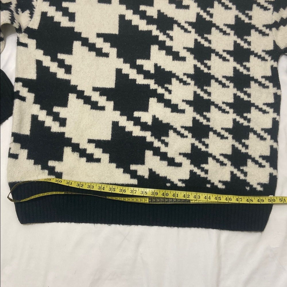 H&M Women’s Black and Cream Long Sleeve Houndstooth Turtleneck Sweater. Size -L - Picture 8 of 14
